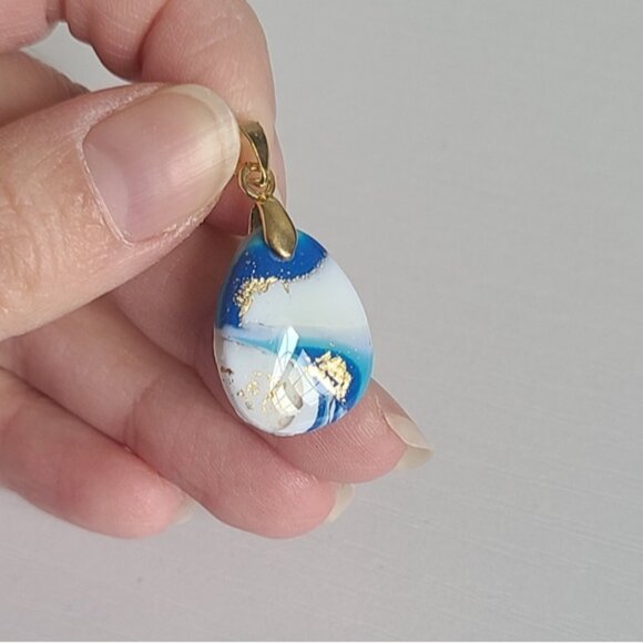 Beautiful Boho Coastal Blue White Gold Agate Gemstone Resin Chunky Pendant - Picture 5 of 7